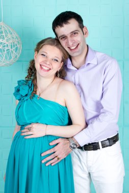 mutlu çift gülüyor