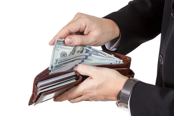 Мужские руки, чтобы получить деньги из ее сумочки — стоковое фото
