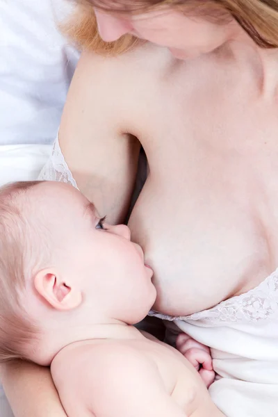 Mother breastfeeding baby — Stock Photo, Image