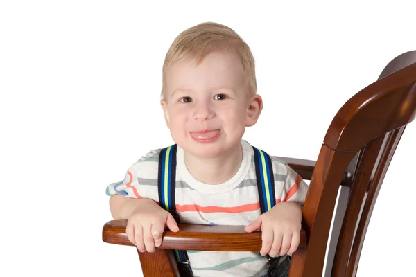 Retrato de niño sentado en una silla —  Fotos de Stock