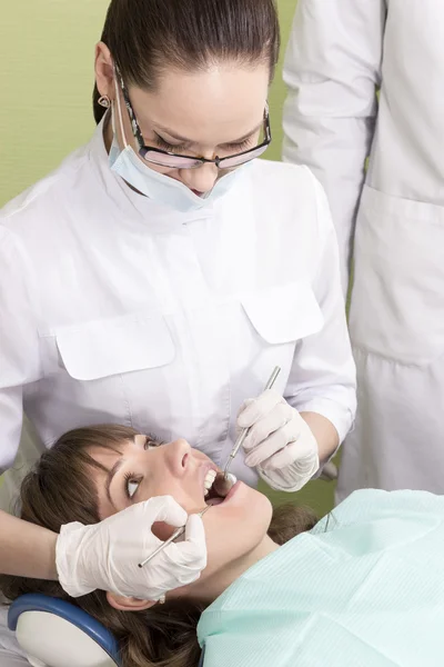 Female dentist and patient — Stock Photo, Image