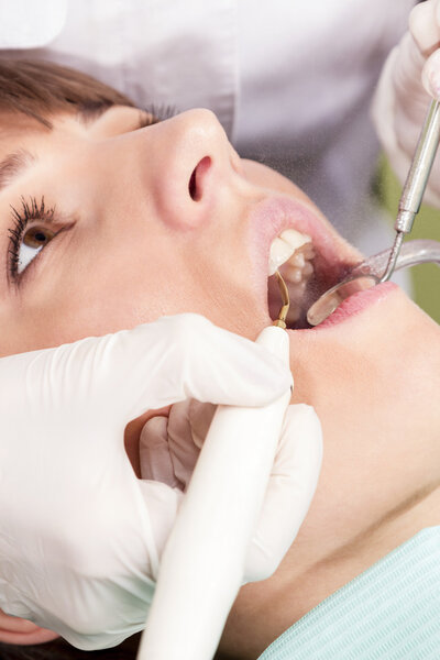 Крупный план лечения зубов
