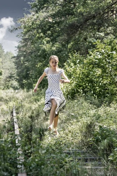 Beautiful young woman running — Stock Photo, Image