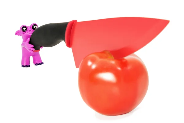 Komik hamuru canavar domates kesmek — Stok fotoğraf