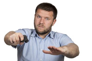 Silahlı sakallı adam