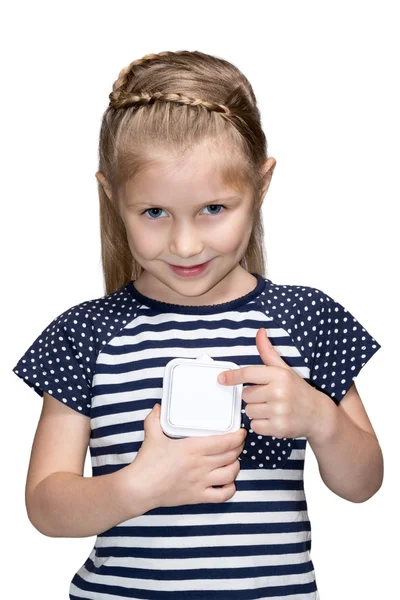 Chica joven apagando interruptor de luz — Foto de Stock