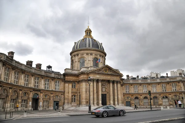 Paris, Fransa - 7 Haziran 2011: klasik bina, Institut de France