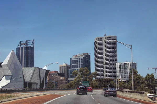 PERTH, AUSTRÁLIA - NOVEMBRO 20, 2012-: Edifícios modernos na cidade de Perth — Fotografia de Stock