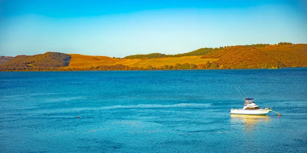 Houhora Limanı Yakınlarında Dinlenen Tek Bir Tekne Houhora Yeni Zelanda — Stok fotoğraf