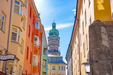 Şehir merkezinde bir cadde manzarası. 15 Ekim 2016 'da Avusturya' nın Innsbruck kentinde çekildi.