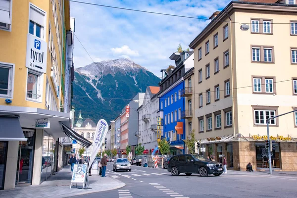 Vista Una Strada Nel Centro Della Città Preso Innsbruck Austria — Foto Stock