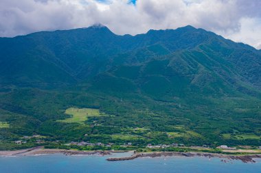 Japonya 'nın Kagoshima bölgesindeki uçaktan alınan Yakushima adasının hava görüntüsü.