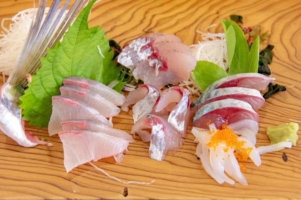 Cocina Japonesa Carne Fresca Pescado Crudo Volando Sobre Una Mesa —  Fotos de Stock