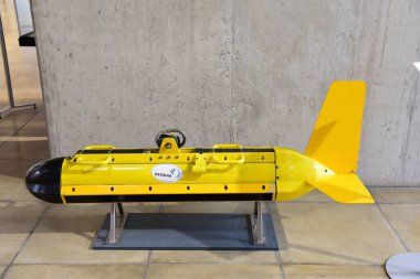 Geomar Helmholtz Merkezi deniz araştırma sergilerinin ana salonundaki araştırma ekipmanları. 13 Temmuz 2016 'da Almanya' nın kuzeyinde Schleswig-Holstein eyâletinde çekildi.