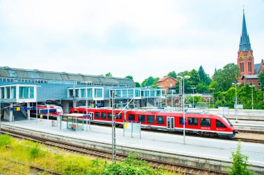 Deutsche Bahn 'ın Lubeck tren istasyonundaki manzarası. 16 Temmuz 2016 'da Lubeck, Almanya' da çekildi.
