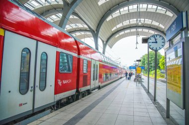 Kiel Hauptbahnhof, Almanya 'nın Kiel kentindeki ana tren istasyonu. 19 Temmuz 2016 'da Kiel, Almanya' da çekildi.