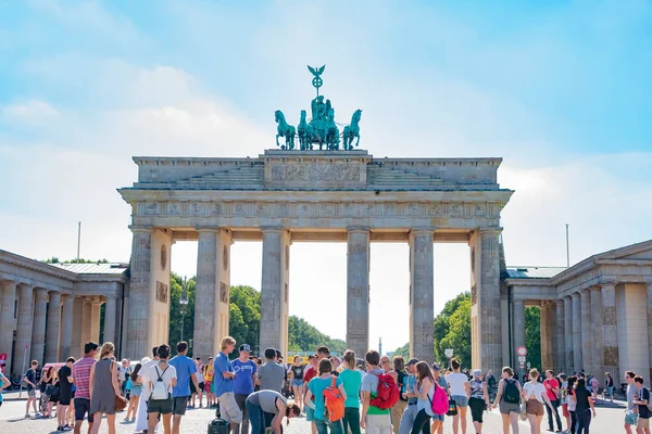 브란덴부르크 Brandenburg Gate 베를린에 세워진 신고전주의 기념물이다 2016 베를린에서 체포되다 — 스톡 사진