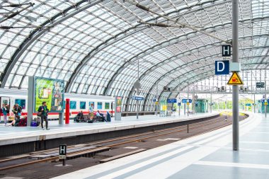 Berlin Hauptbahnhof, Berlin ana tren istasyonu. 20 Temmuz 2016 'da Berlin, Almanya' da çekildi.