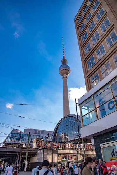 Personas Caminando Alexanderplatz Que Una Gran Plaza Pública Centro Transporte — Foto de Stock