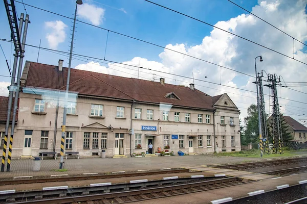 Byggande Hnevice Tågstation Steti Tjeckien Taget Från Ett Tågfönster Med — Stockfoto