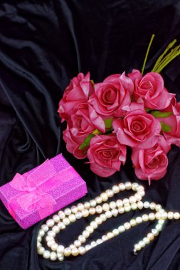 İnci kolye. Evlilik yıldönümlerinden Tema