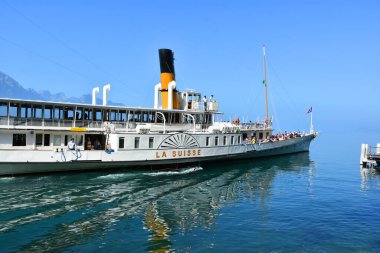  Montreux, İsviçre... 24 Ağustos 2019. Yazın güneşli bir günde İsviçre 'nin Montreux Riviera kenti yakınlarındaki Leman Gölü' nde (Cenevre) kürek çekerek dolaşmak..