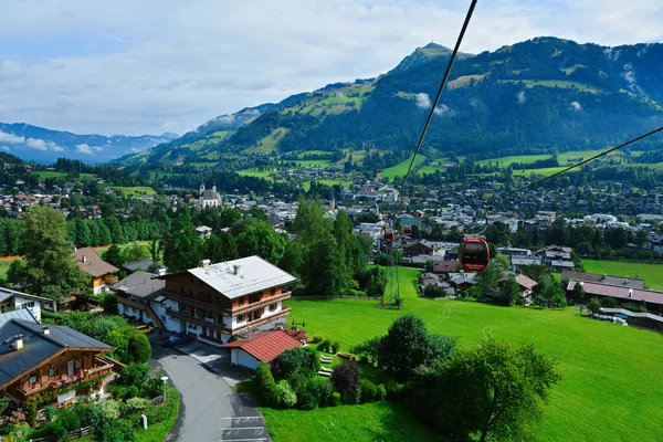 Kitzbuhel Österrike Juli 2017 Utsikt Över Kitzbuhel Staden Sett Utifrån — Stockfoto