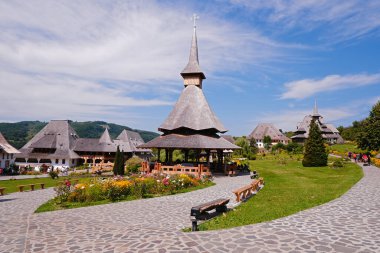 Breb, Maramures, Romanya - 8 Ağustos 2020. Romanya 'nın Maramures ilçesindeki ünlü Barsana Manastırı
