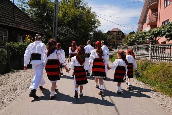Breb Maramures Ρουμανία Αυγούστου 2020 Ντόπιοι Ντυμένοι Παραδοσιακά Ρούχα Στο Εικόνα Αρχείου