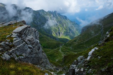 Omu Tepesi, Babele - Omu Chalet Yolu, Bucegi Platosu, Carpatthians Dağları, Prahova, Romanya