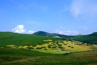 Bucegi Platosu 'nda Jepii Mari ve Piatra Arsa Chalet, Carpathian Dağları, Romanya