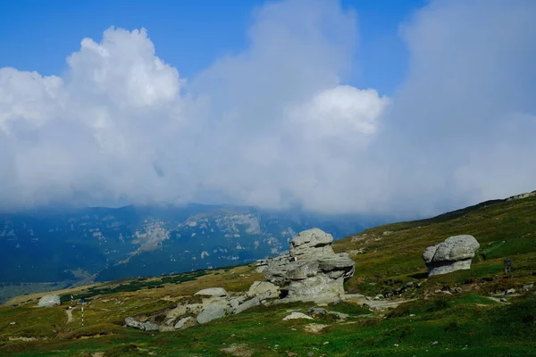 Schöne Landschaft Mit Natürlicher Felsformation Der Nähe Von Babele Bucegi — Stockfoto