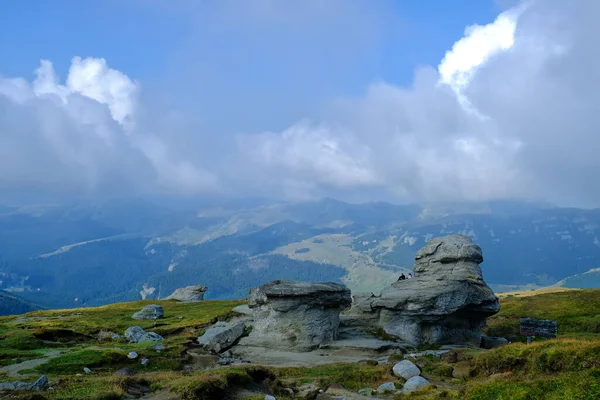 Schöne Landschaft Mit Natürlicher Felsformation Der Nähe Von Babele Bucegi — Stockfoto
