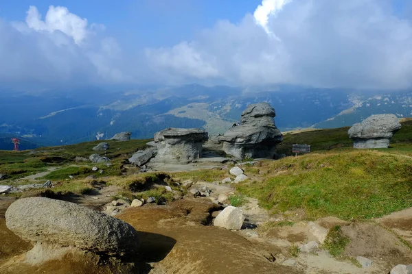 Schöne Landschaft Mit Natürlicher Felsformation Der Nähe Von Babele Bucegi — Stockfoto