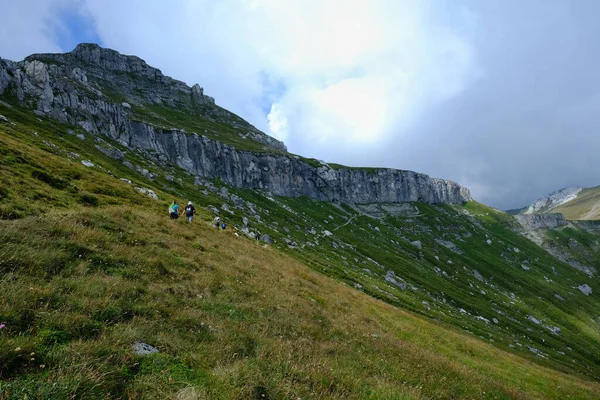 Hiking Omu Peak Hiking Babele Omu Chalet Route Bucegi Plateau — Stock Photo, Image