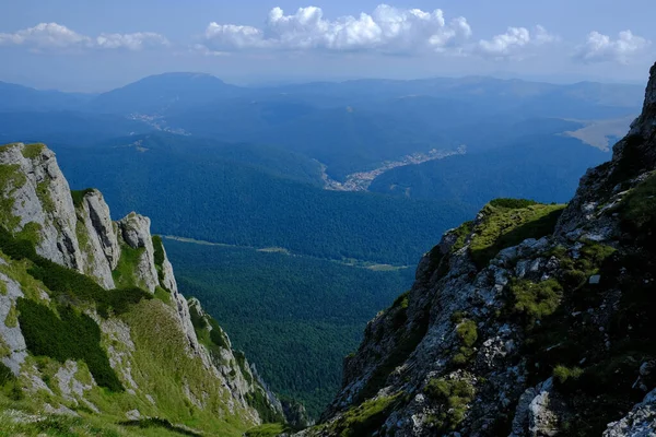 Peisaj Uimitor Văzut Din Vârful Caraiman Din Munții Bucegi Carpați — Fotografie, imagine de stoc
