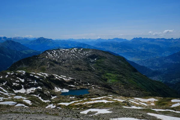 Les Montagnes Brevent Superbe Vue Panoramique Avec Magnifique Lac Brevent Photo De Stock