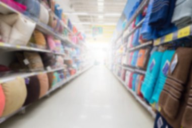 yastık ve havlu soyut bulanık raf.