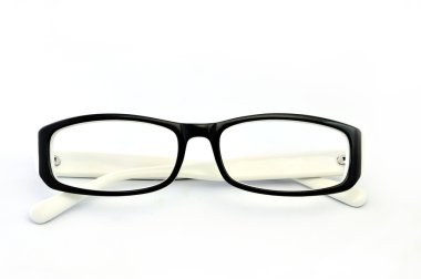 Beyaz arkaplanda gözlük