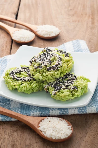 Thai Sweet Crispy Rice Cakes with Cane Sugar Drizzle. — Stock Photo, Image