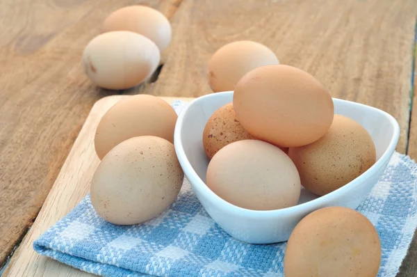 Group of Eggs on the plate and wooden floors. — Stock Photo, Image