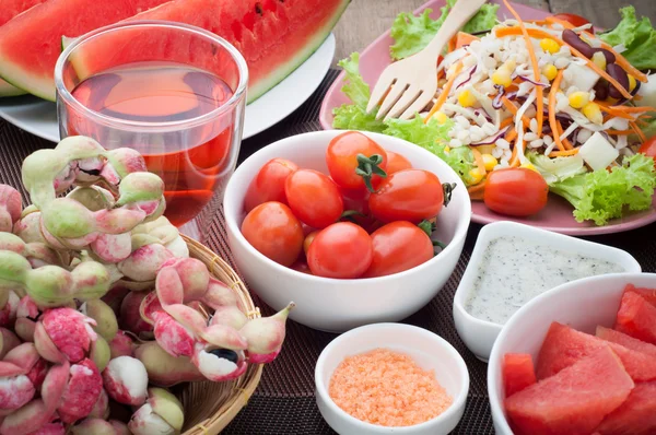 Vegetarische Kost. Obst und Gemüse. — Stockfoto