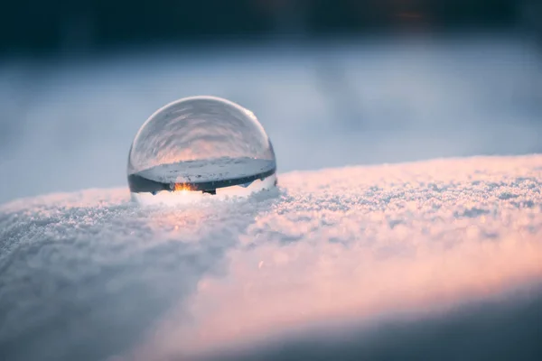 Glass Transparent Ball Snow Winter Sun Rays Reflection Severe Frost — Fotografia de Stock