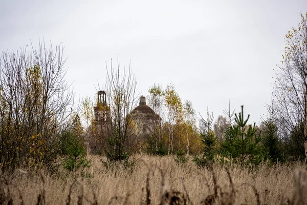 Vieux Bâtiment Abandonné Brique Rouge Automne Triste Jour — Photo