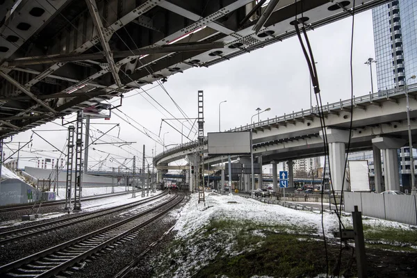 Paisagem Urbana Com Rodovias Trilhas Ferroviárias Pontes Arranha Céus Contra — Fotografia de Stock