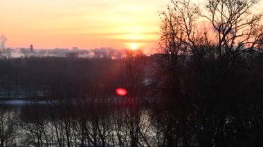 Kışın erken saatlerinde insansız hava aracından çekilen tarihi park kompleksinin panoramik görüntüsü.