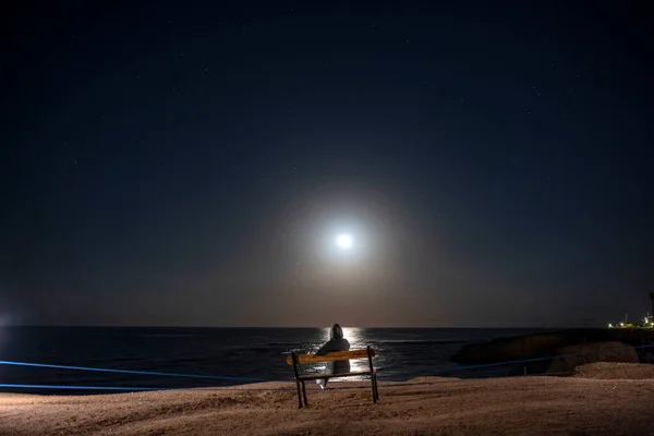 Ciel Étoilé Lune Brillante Sur Fond Côte Mer — Photo