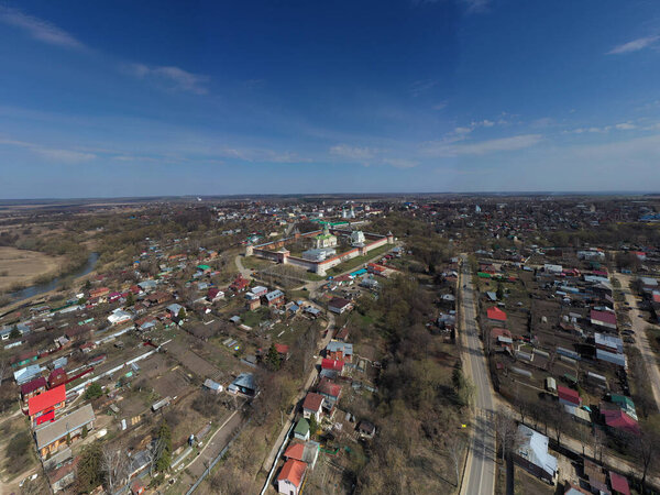 панорамный вид на центр города церкви и здания древнего города Зарайска снятый с беспилотника 