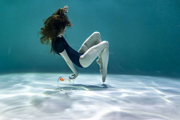 Beautiful Girl Black Swimsuit Plays Fish Aquarium Blue Background Underwater — Stock Photo, Image