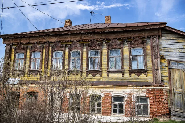 Casas Antigas Com Persianas Madeira Arquitetura Incomum Nas Ruas Zaraysk — Fotografia de Stock